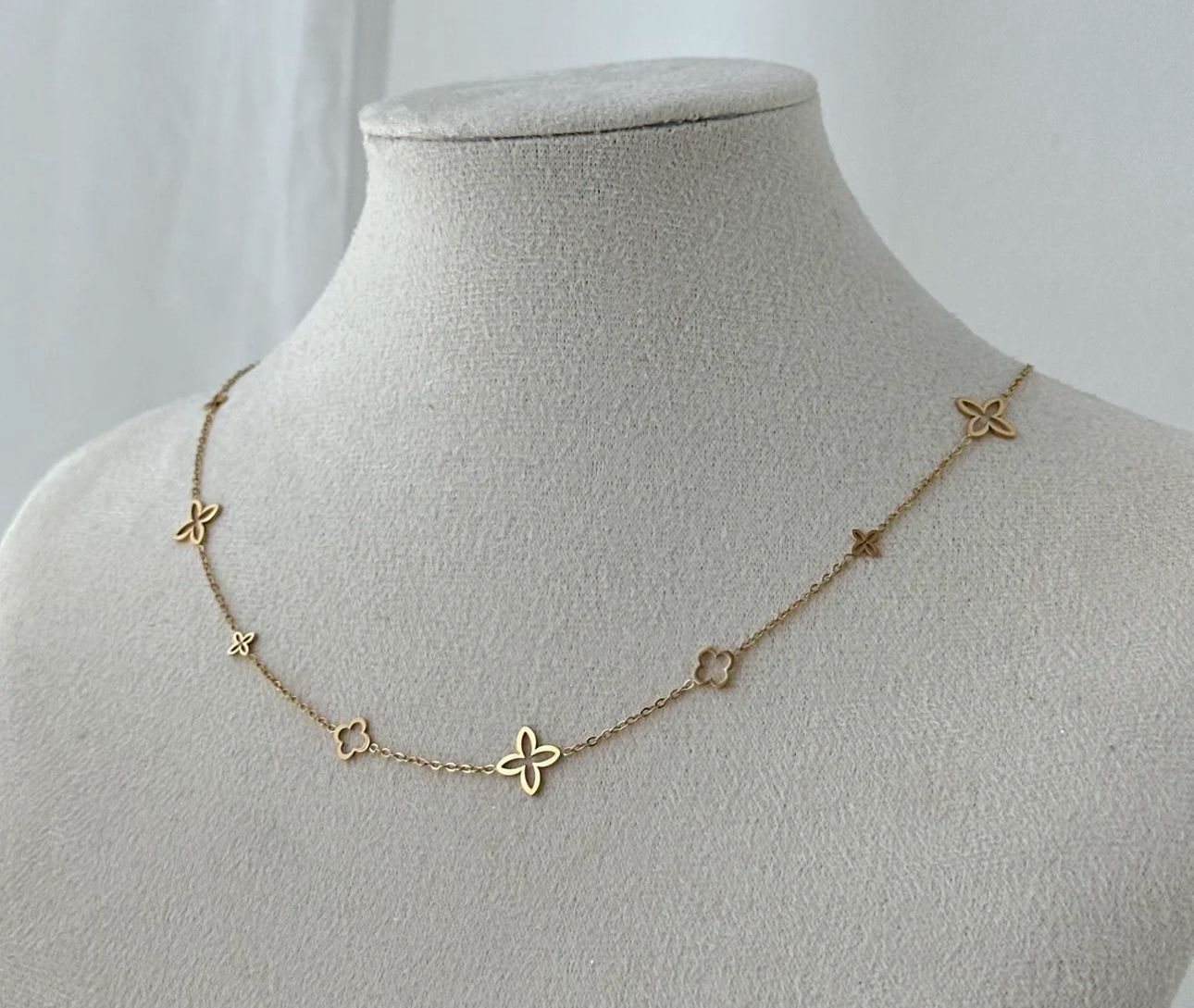 CARA CLOVER NECKLACE